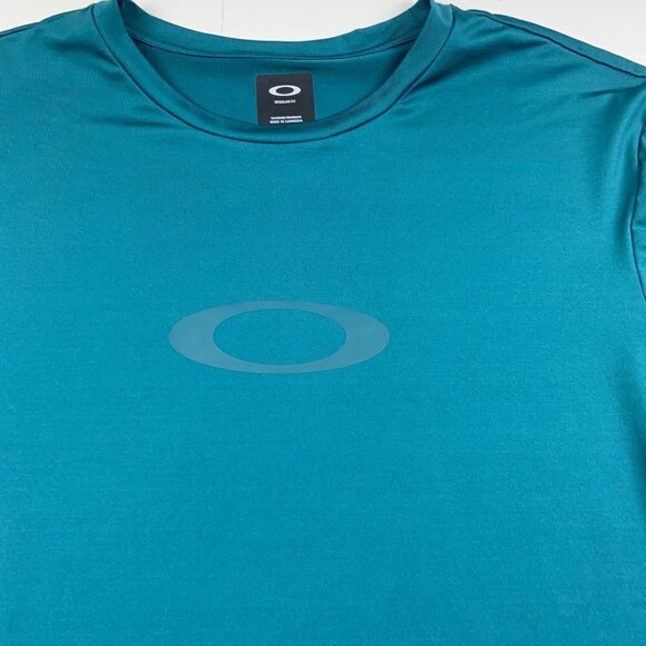 Oakley Performance Fit Logo Short Sleeve Regular Fit-Shirt Men's Size 2XL - Picture 2 of 5